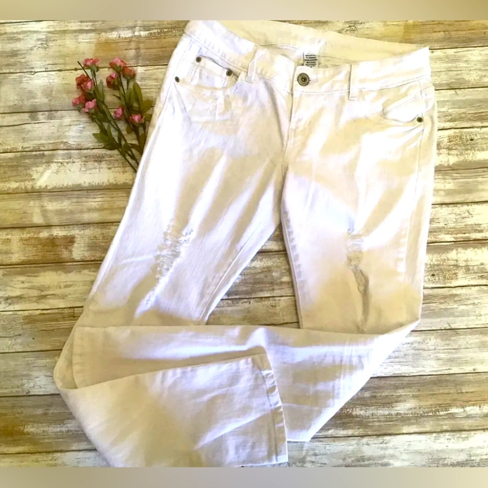 Blue Asphalt Women's White Denim Ripped Jeans Sz 9 NEW